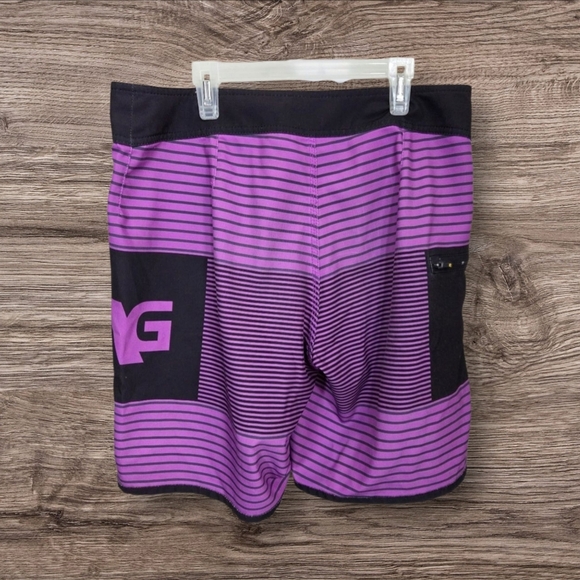 ⭐️Analog Mens Purple and Black Striped Board Shorts Size 32 - Picture 5 of 6